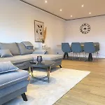 Comfortable & 3-room-apartment In L Self-check-in I Parking, Elevator & Balkony Apartment