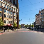 Comfortable & 3-room-apartment In L Self-check-in I Parking, Elevator & Balkony