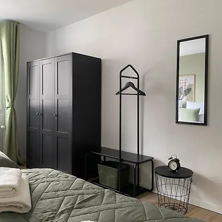 Comfortable & 3-room-apartment In L Self-check-in I Parking, Elevator & Balkony Apartment