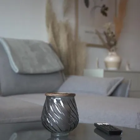Comfortable & 3-room-apartment In L Self-check-in I Parking, Elevator & Balkony Apartment Hannover