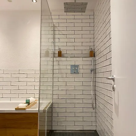 Comfortable & 3-room-apartment In L Self-check-in I Parking, Elevator & Balkony