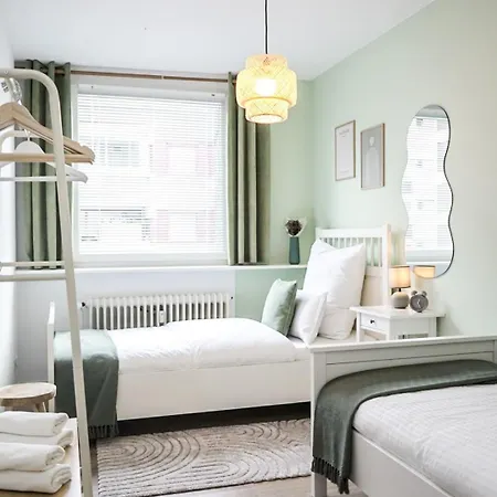 Comfortable & 3-room-apartment In L Self-check-in I Parking, Elevator & Balkony Апартаменты Ганновер