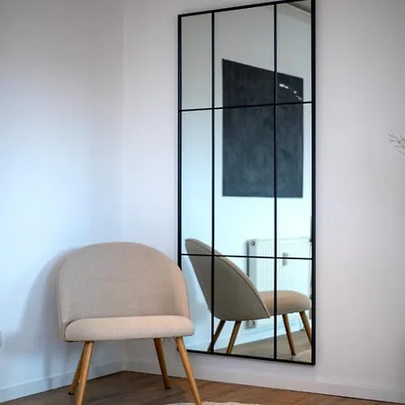 Comfortable & 3-room-apartment In L Self-check-in I Parking, Elevator & Balkony * Hanovre