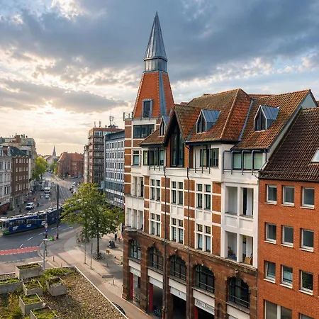 Comfortable & 3-room-apartment In L Self-check-in I Parking, Elevator & Balkony Appartement Hanovre