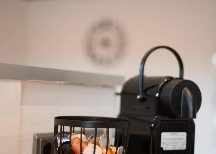 Comfortable & 3-room-apartment In L Self-check-in I Parking, Elevator & Balkony *