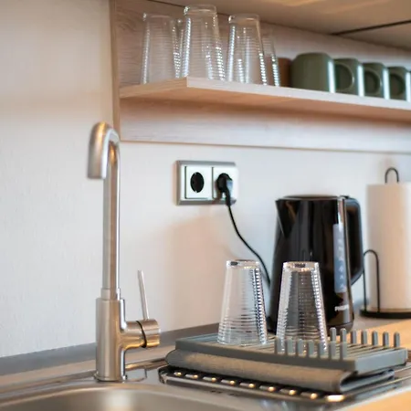 Comfortable & 3-room-apartment In L Self-check-in I Parking, Elevator & Balkony Apartament *