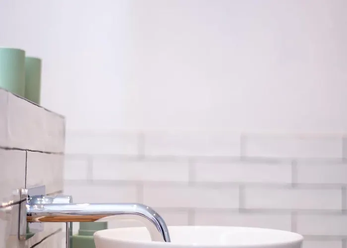 Comfortable & 3-room-apartment In L Self-check-in I Parking, Elevator & Balkony 公寓 *