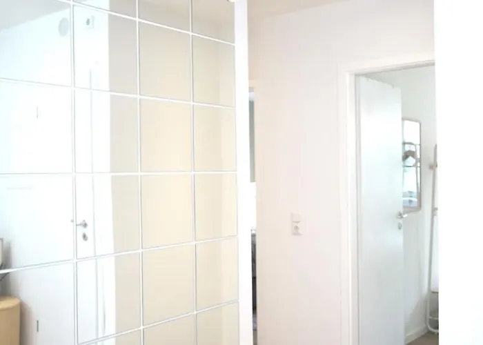 Comfortable & 3-room-apartment In L Self-check-in I Parking, Elevator & Balkony