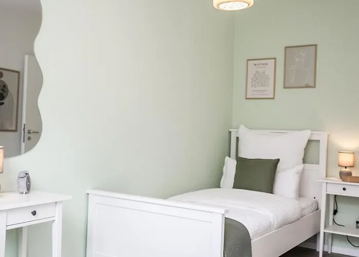 公寓 Comfortable & 3-room-apartment In L Self-check-in I Parking, Elevator & Balkony *