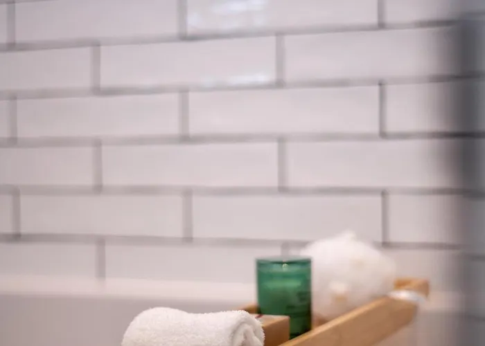 Comfortable & 3-room-apartment In L Self-check-in I Parking, Elevator & Balkony 汉诺威