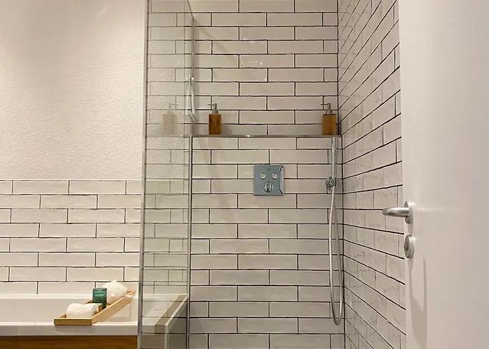 Comfortable & 3-room-apartment In L Self-check-in I Parking, Elevator & Balkony