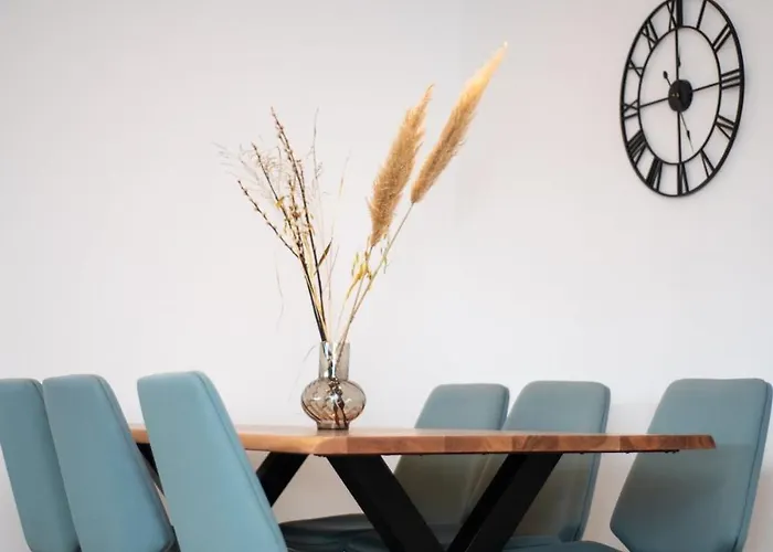 公寓 Comfortable & 3-room-apartment In L Self-check-in I Parking, Elevator & Balkony