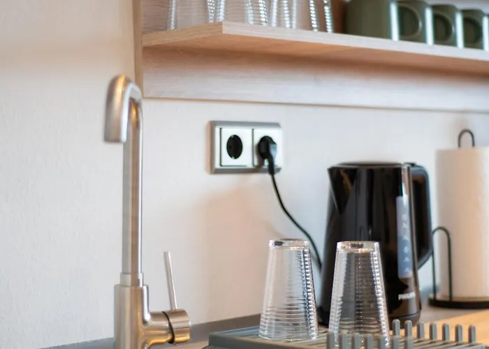 Comfortable & 3-room-apartment In L Self-check-in I Parking, Elevator & Balkony 公寓 *