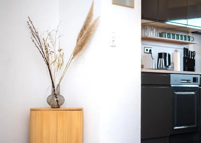 Comfortable & 3-room-apartment In L Self-check-in I Parking, Elevator & Balkony *