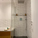 Comfortable & 3-room-apartment In L Self-check-in I Parking, Elevator & Balkony