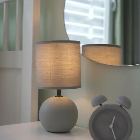 Comfortable & 3-room-apartment In L Self-check-in I Parking, Elevator & Balkony *