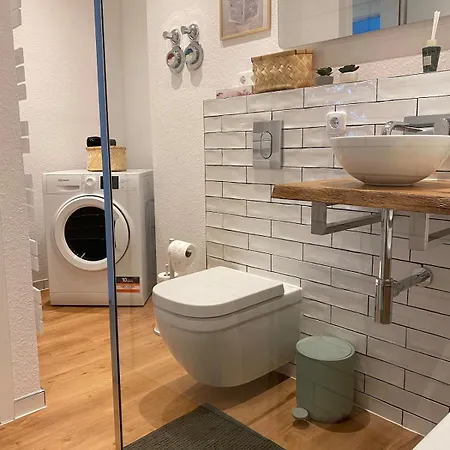 Comfortable & 3-room-apartment In L Self-check-in I Parking, Elevator & Balkony